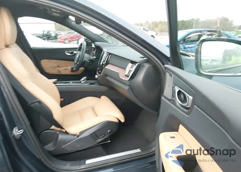 2025 Volvo Xc60 Plug-In Hybrid Ultra, T8 Awd Electric/Gasoline, Dark из США, поврежденный, VIN YV4H60RM3S1033673